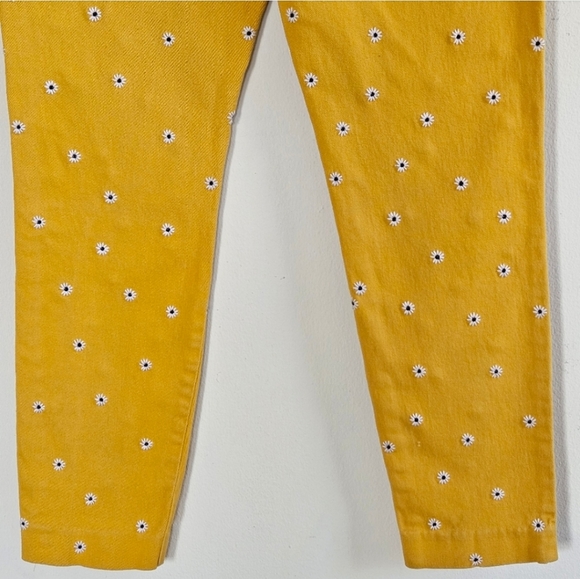 📌152 OLD NAVY EMBROIDERED FLOWERS PIXIE ANKLE YELLOW PANTS WOMEN'S SIZE 4 - Picture 4 of 9
